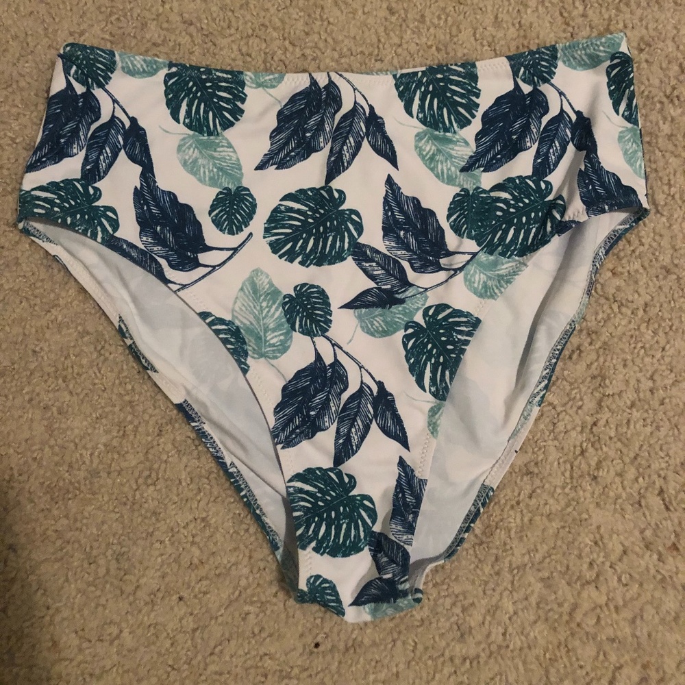 Cupshe swimsuit bottoms, size XL $10